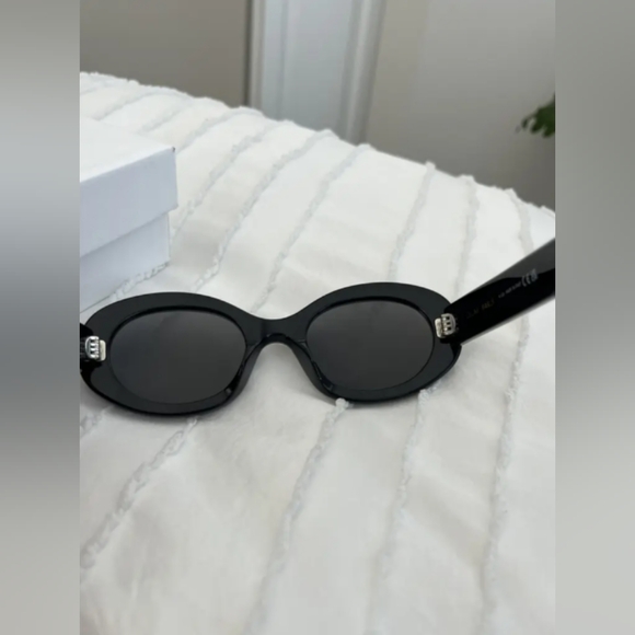 Celine Triomphe Oval Sunglasses Black - Picture 5 of 5